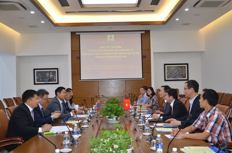Công đoàn GTVT và Công nghiệp Dầu khí Mông Cổ thăm và làm việc với Công Đoàn ĐSVN