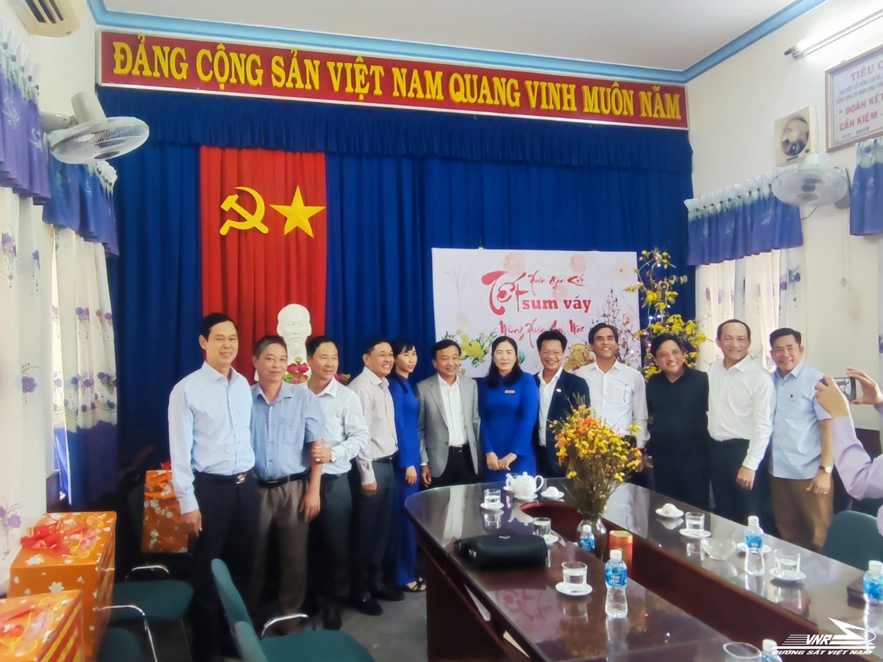 Thứ trưởng Nguyễn Danh Huy thăm và chúc Tết người lao động liên hiệp khu ga Tháp Chàm