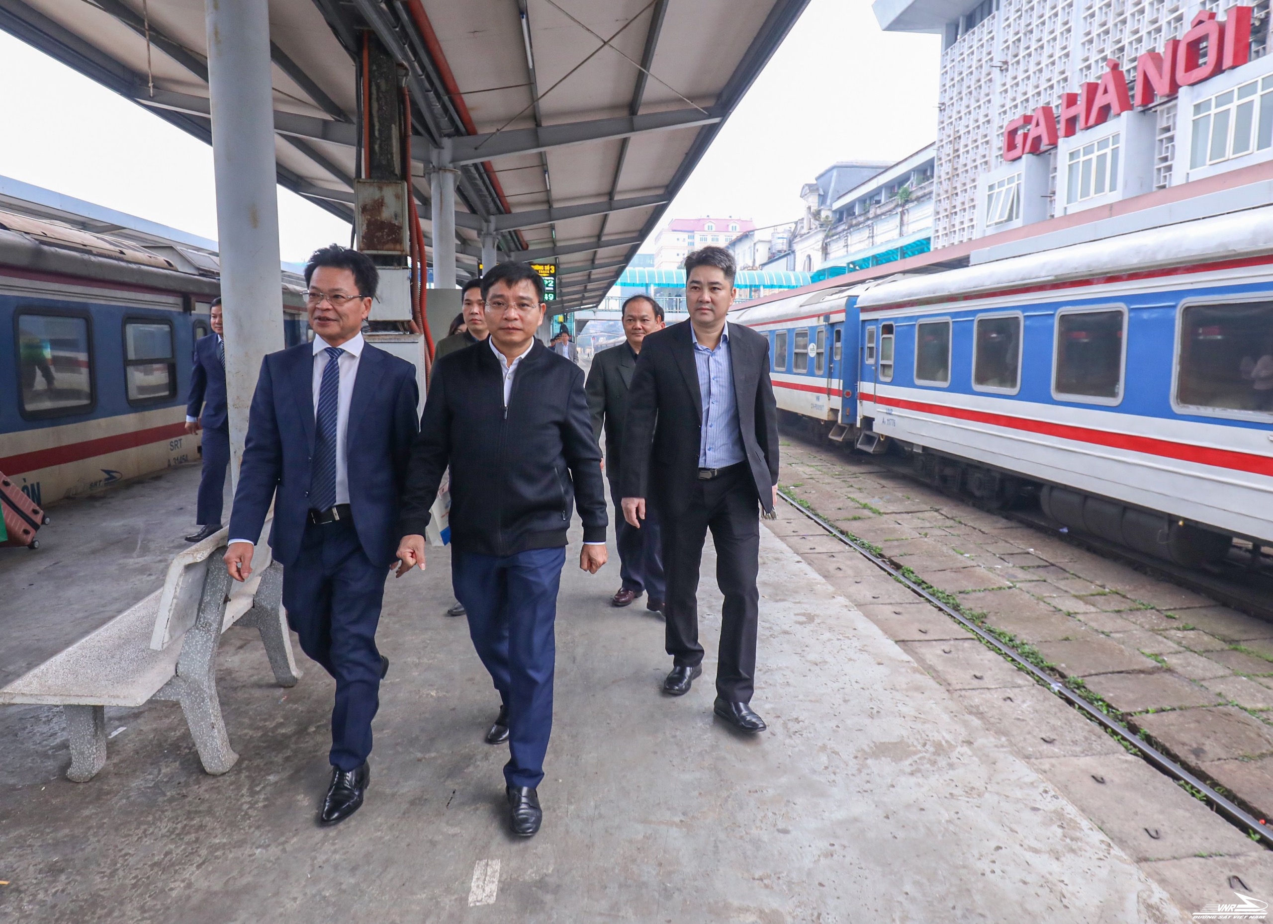 Bộ trưởng Bộ GTVT Nguyễn Văn Thắng kiểm tra công tác phục vụ hành khách tại ga Hà Nội
