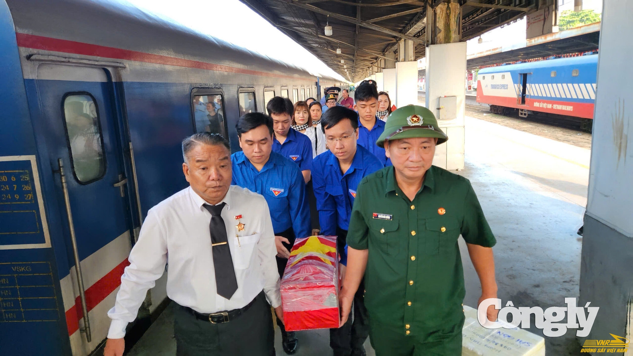 TP.HCM đón hài cốt liệt sĩ từ Quảng Trị về bằng tàu hỏa