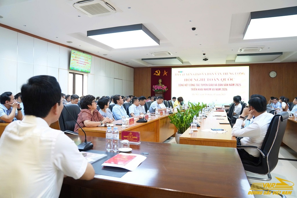 Đảng ủy Tập đoàn Đường sắt Quốc gia Việt Nam tham dự Hội nghị toàn quốc quán triệt các Nghị quyết, Chỉ thị mới của Bộ Chính trị