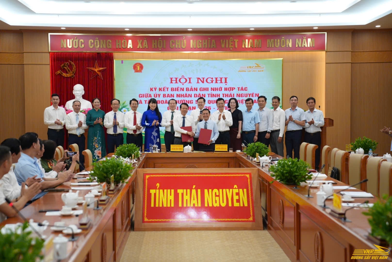Ký kết ghi nhớ hợp tác phát triển du lịch đường sắt Hà Nội - Thái Nguyên