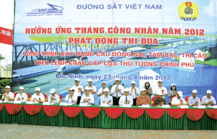 Trên công trình Xây dựng cầu Đồng Nai, Tam Bạc, Thị Cầu ĐSVN phát động thi đua  hưởng ứng Tháng Công nhân 2012 