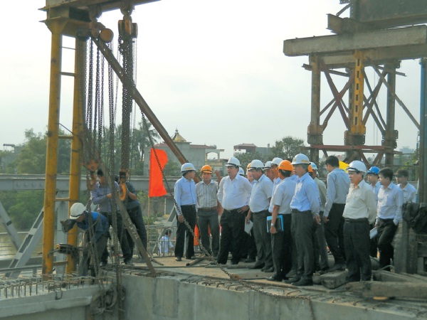 Bộ trưởng Bộ GTVT kiểm tra cầu Tam Bạc:biểu dương tiến độ thi công