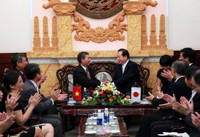 Bộ trưởng Bộ Đất đai, Cơ sở Hạ tầng, Giao thông và Du lịch Nhật Bản thăm Đường sắt Việt Nam