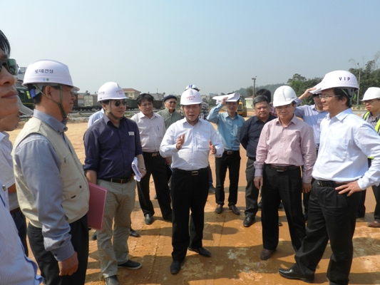 Lãnh đạo Tổng công ty ĐSVN: Kiểm tra công tác xây dựng bãi hàng, đường xếp dỡ hàng hoá Ga Lào Cai