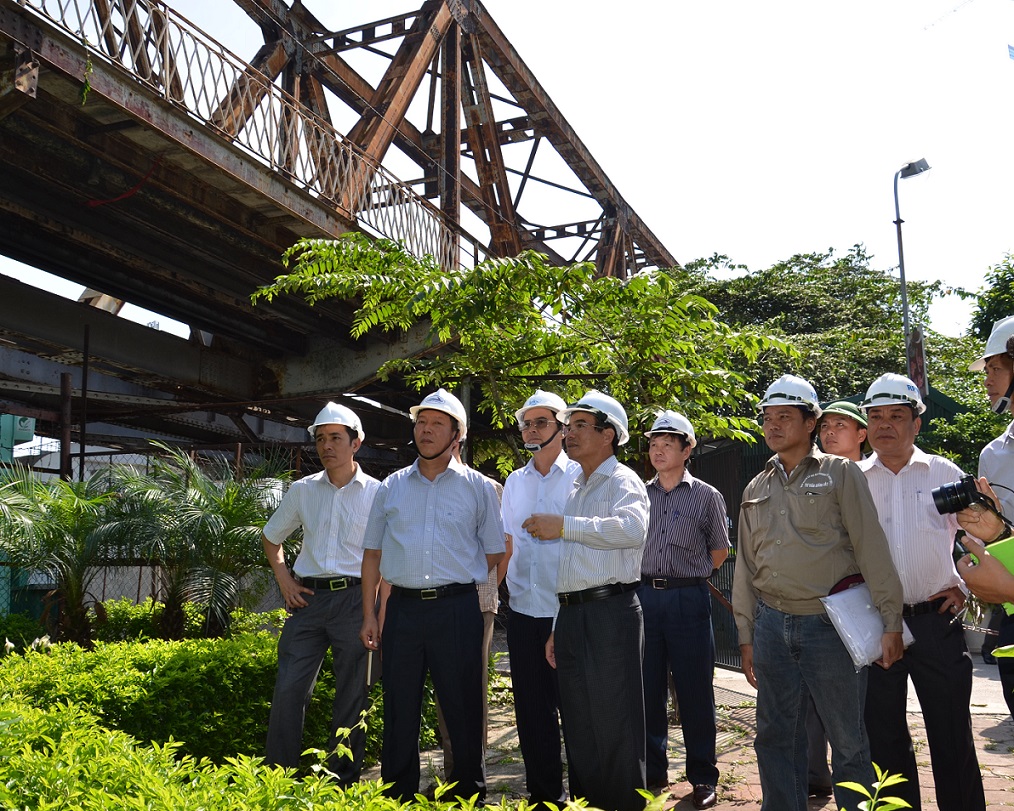Chủ tịch Trần Ngọc Thành kiểm tra tiến độ dự án khôi phục cầu Long Biên
