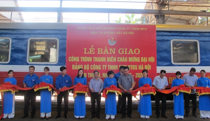 Tuổi trẻ đường sắt Hà Nội bàn giao công trình thanh niên