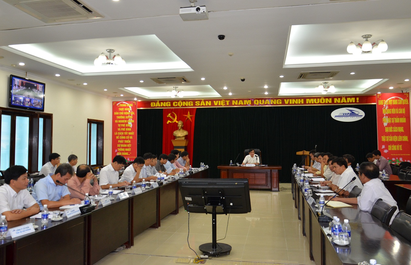 Phó TGĐ Ngô Cao Vân chủ trì hội nghị giao ban Khối quản lý Đầu máy toa xe tháng 7/2015