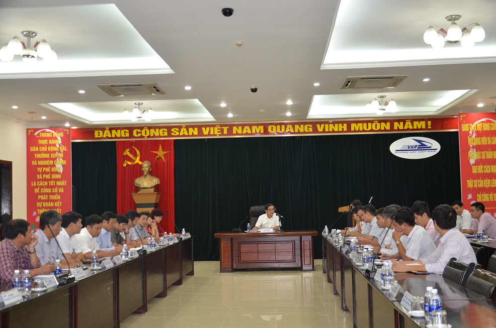 Phó TGĐ Ngô Cao Vân chủ trì hội nghị giao ban Khối quản lý Đầu máy toa xe tháng 8/2015