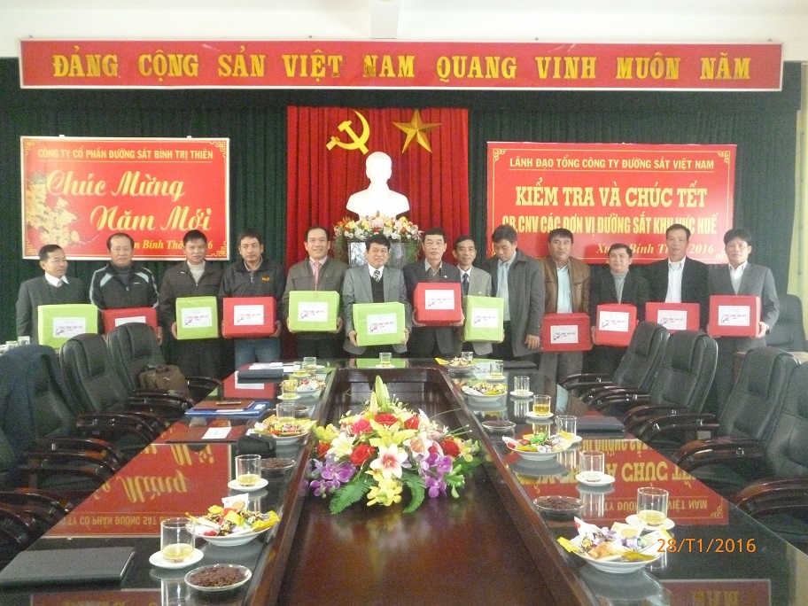 Phó TGĐ Nguyễn Văn Minh chúc Tết các đơn vị khu vực Bình Trị Thiên