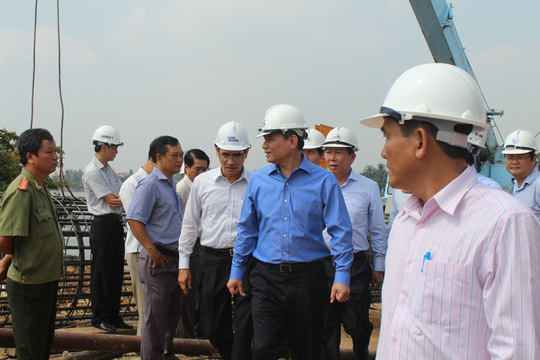 Bộ trưởng Trương Quang Nghĩa chỉ đạo hoàn thành sớm cầu Ghềnh để giảm thiệt hại