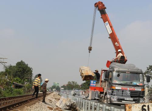 Giải tỏa vi phạm hành lang an toàn giao thông đường sắt tại Hà Nam