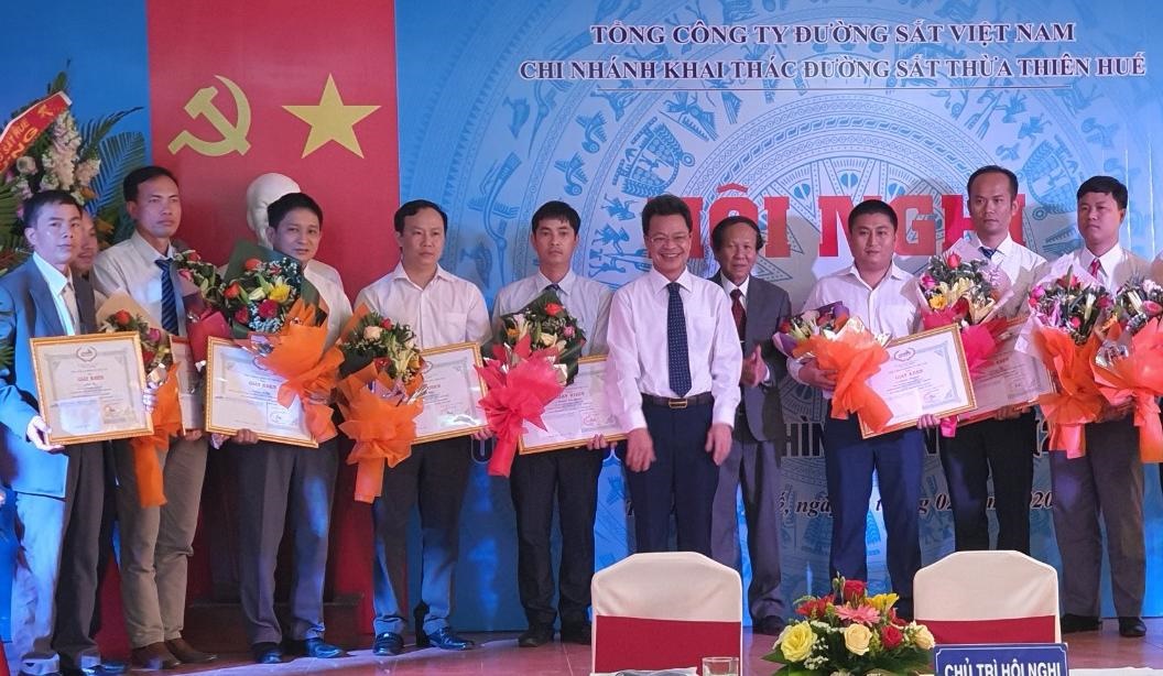 CNKTĐS Thừa Thiên Huế tổ chức Hội nghị Người lao động và tuyên dương điển hình tiên tiến 