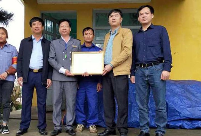Bộ trưởng Nguyễn Văn Thể khen nhân viên gác chắn cứu tàu 