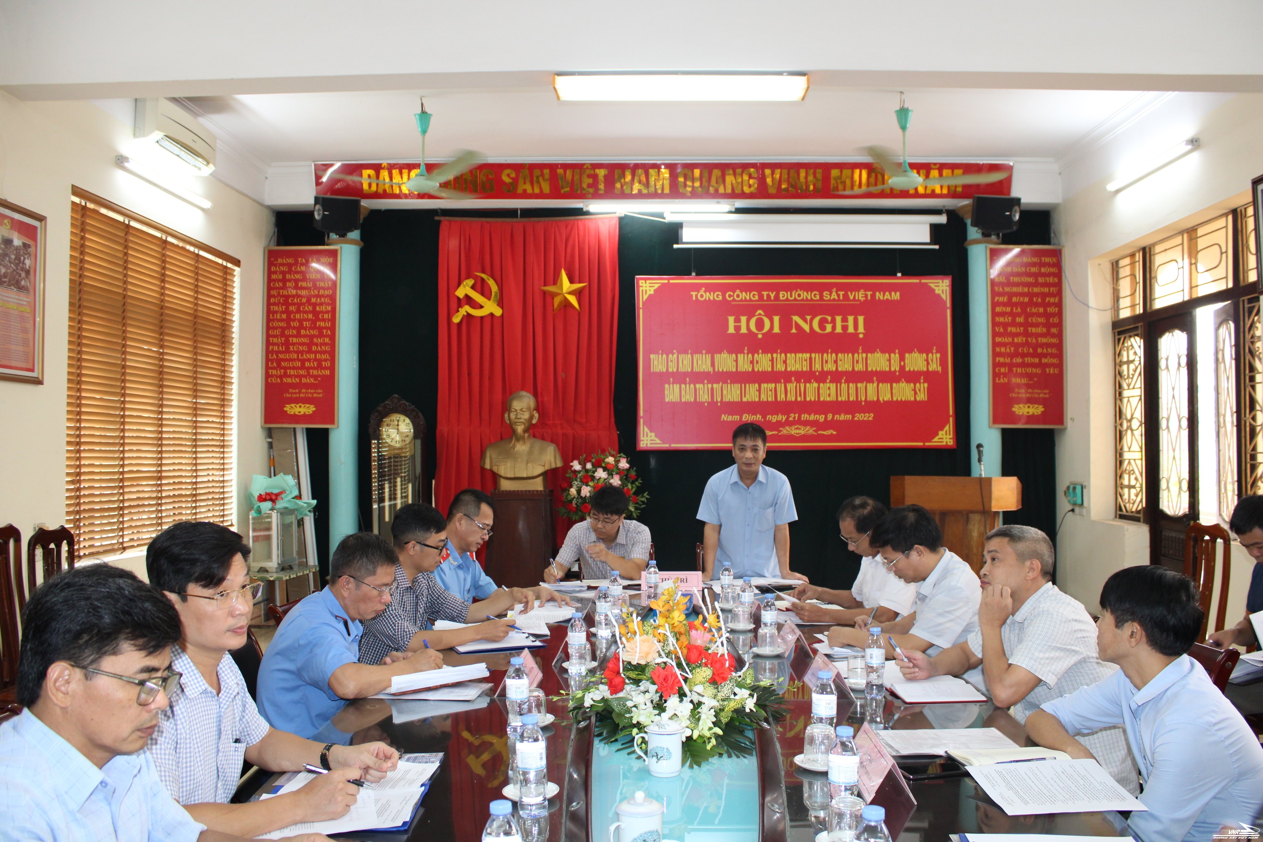 ĐSVN làm việc với tỉnh Nam Định xử lý dứt điểm lối đi tự mở qua đường sắt