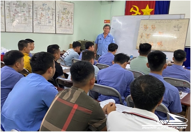 Xí nghiệp Đầu máy Sài Gòn đổi mới công tác bồi dưỡng tay nghề cho công nhân trẻ