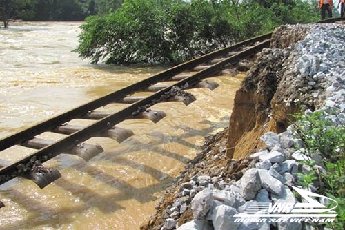 Khẩn trương khắc phục sự cố tuyến đường sắt Hà Nội - Đồng Đăng