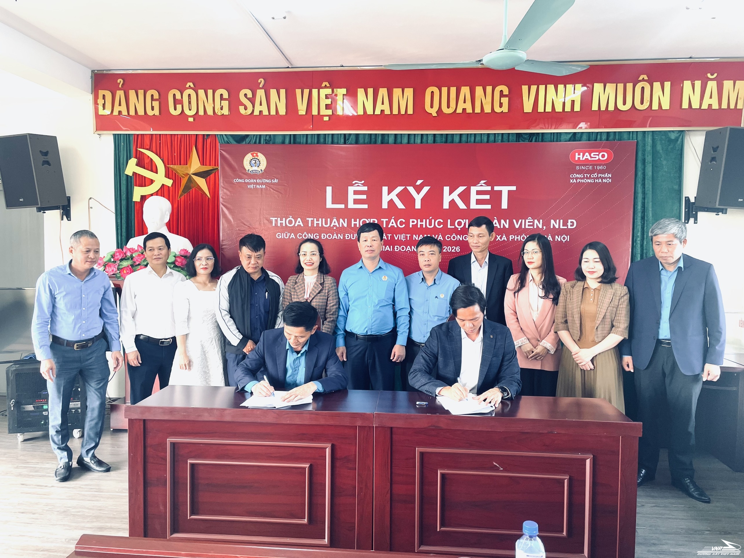 Công đoàn ĐSVN và Công đoàn Công ty CP Xà phòng Hà Nội ký thỏa thuận hợp tác phúc lợi đoàn viên, người lao động