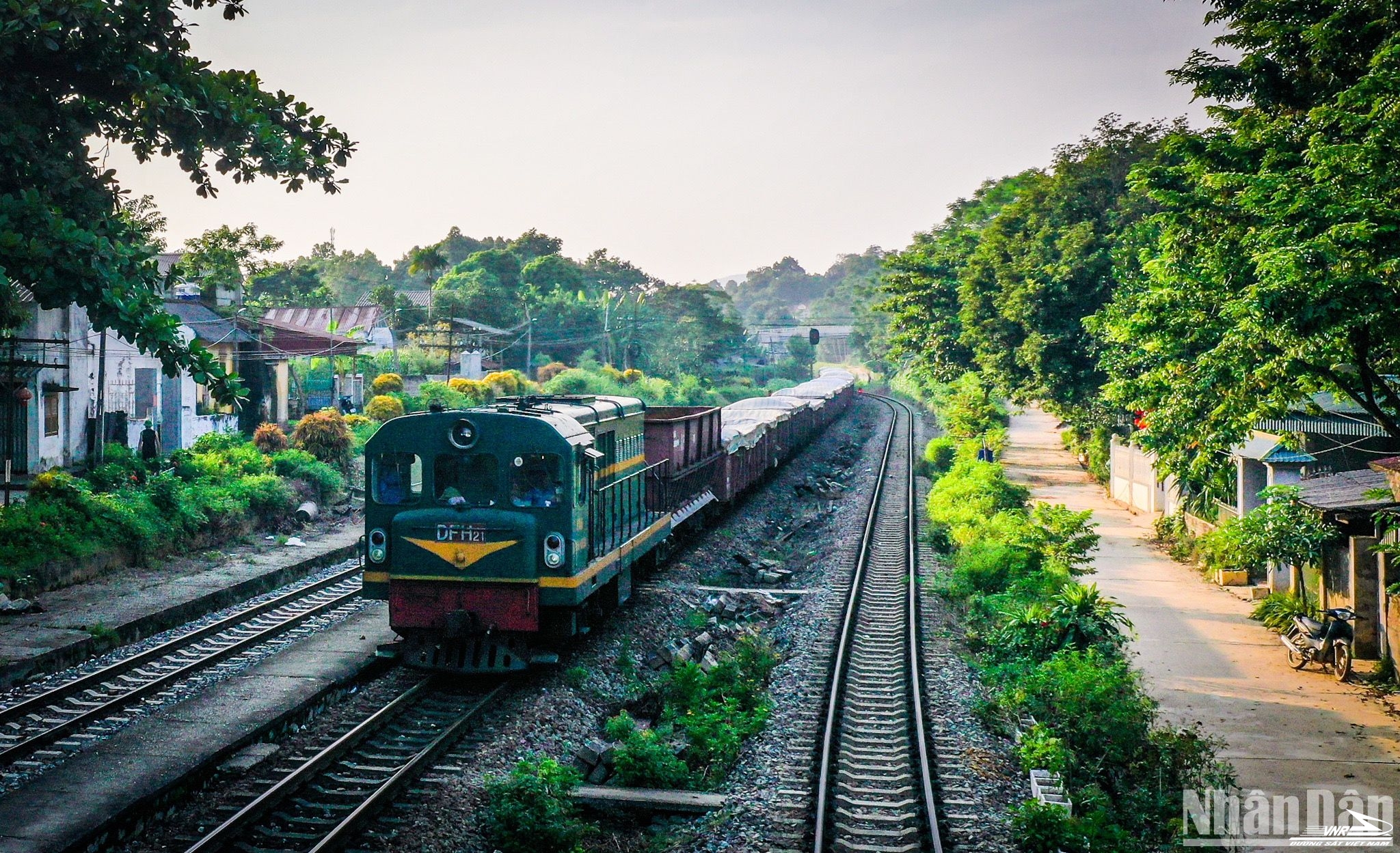 Thông toàn tuyến đường sắt Yên Viên - Lào Cai