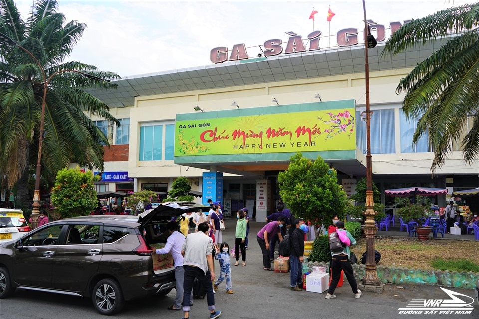 Ga Sài Gòn bắt đầu đưa người dân về quê nghỉ Tết