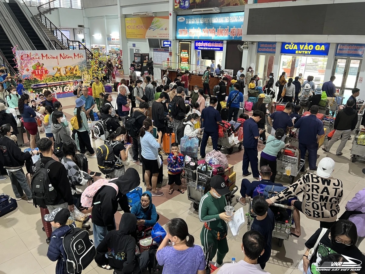 Ga Sài Gòn đón lượng lớn hành khách về quê đón Tết sớm
