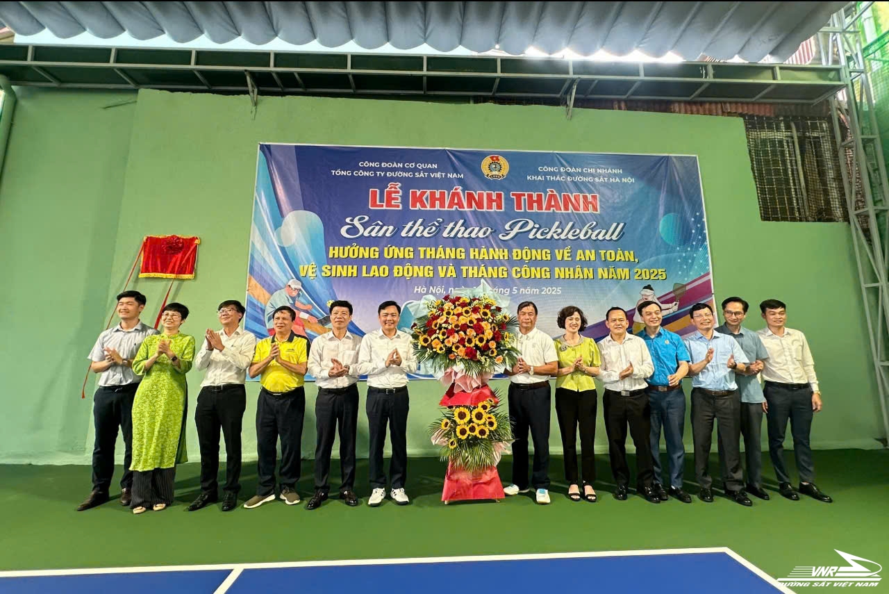 Chi nhánh KTĐS Hà Nội khánh thành sân thể thao hưởng ứng Tháng công nhân 2025
