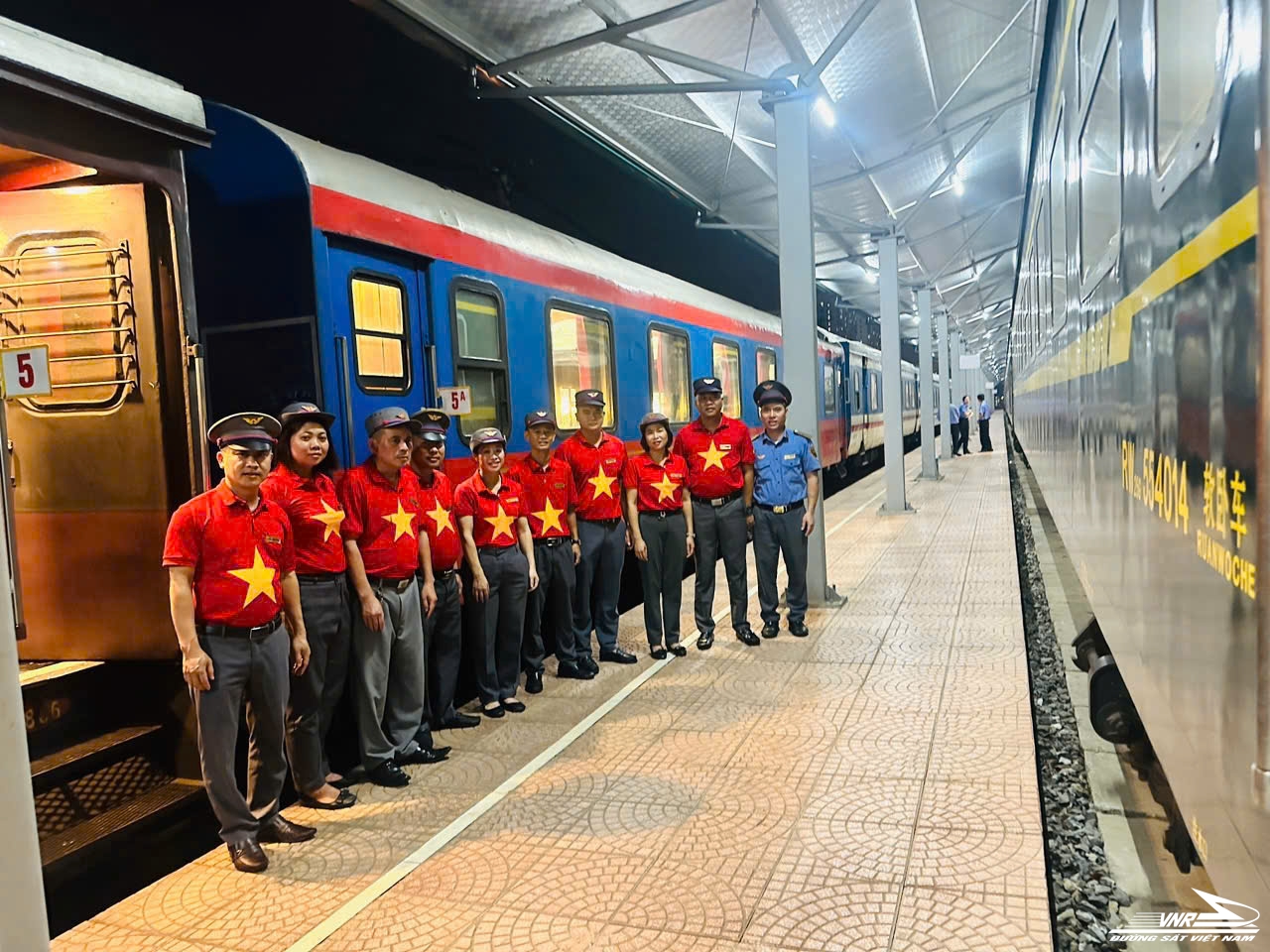 Trả lại hơn 25 triệu đồng cho hành khách bỏ quên trên tàu Hà Nội - Lào Cai