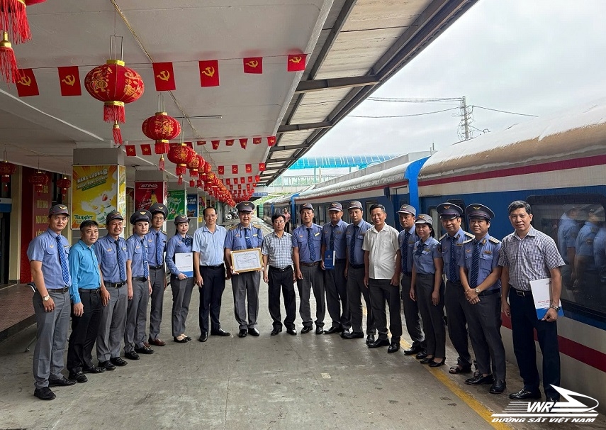 Khen thưởng nóng tổ tàu SE4 