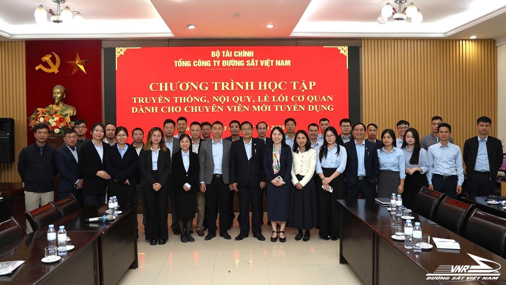 Tổng Công ty Đường sắt Việt Nam đào tạo chuyên viên mới tuyển dụng