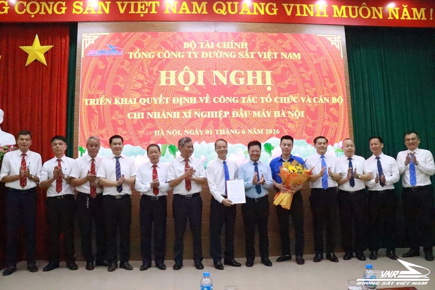 ĐSVN sáp nhập 2 Chi nhánh Xí nghiệp Đầu máy 