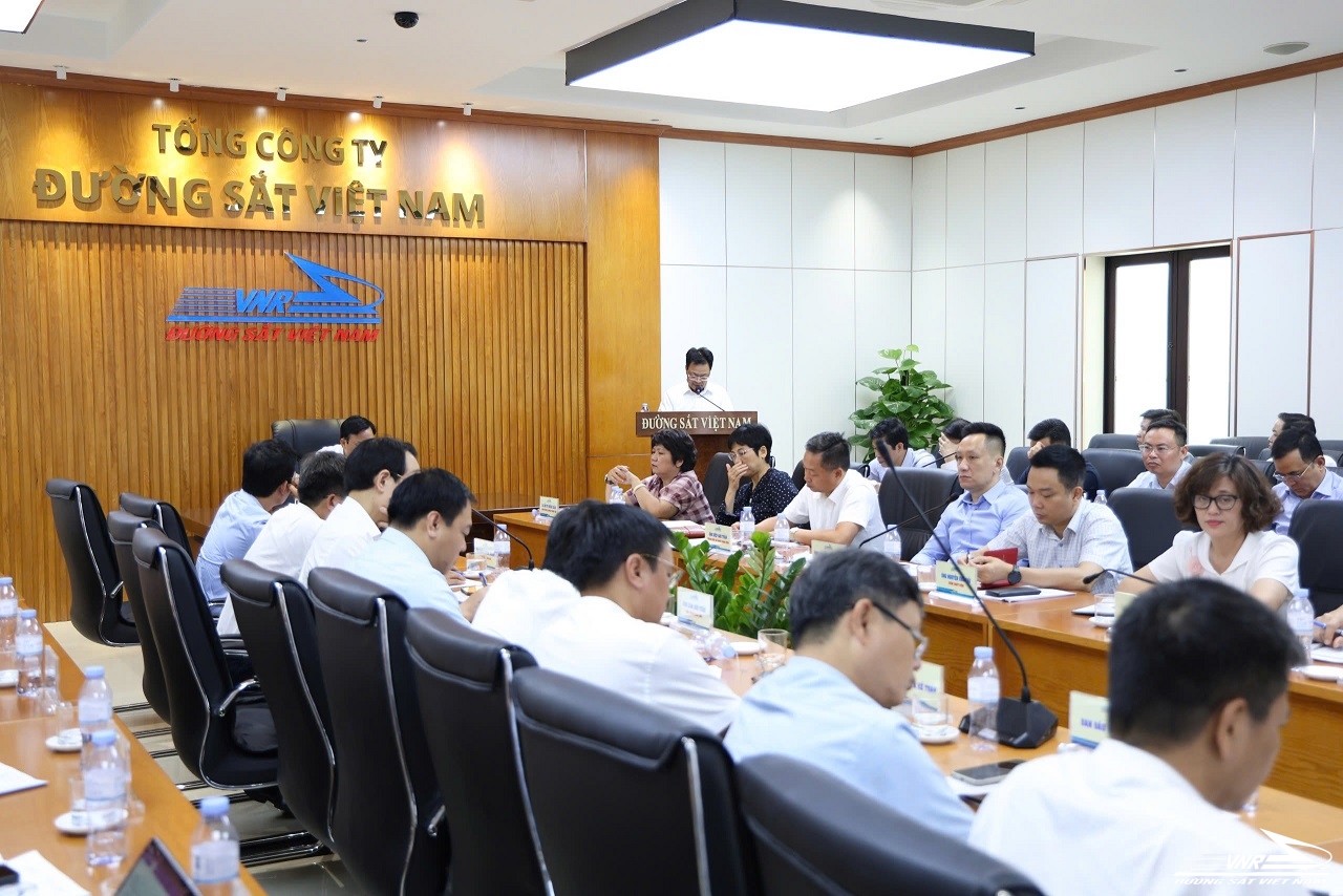 Giao ban SXKD tháng 6: “Muốn Đường sắt phát triển thì phải lo Đường sắt tụt hậu trước