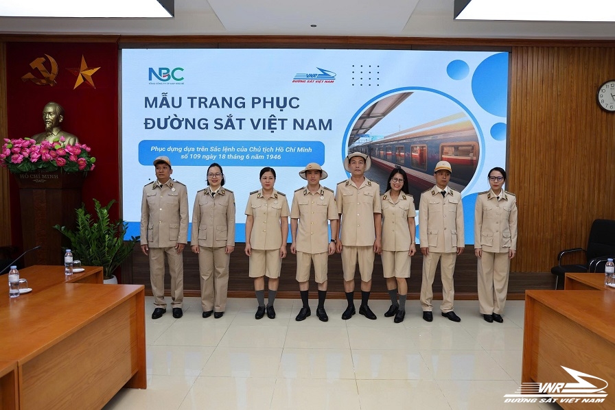 Đường sắt Việt Nam phục chế trang phục theo Sắc lệnh 109 ngày 18/6/1946