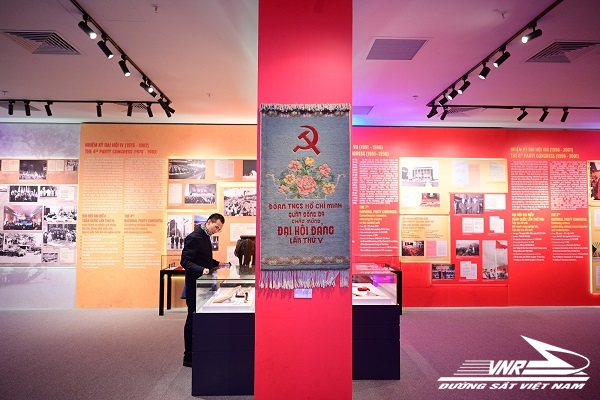 Triển lãm “Đảng Cộng sản Việt Nam – Từ Đại hội đến Đại hội”