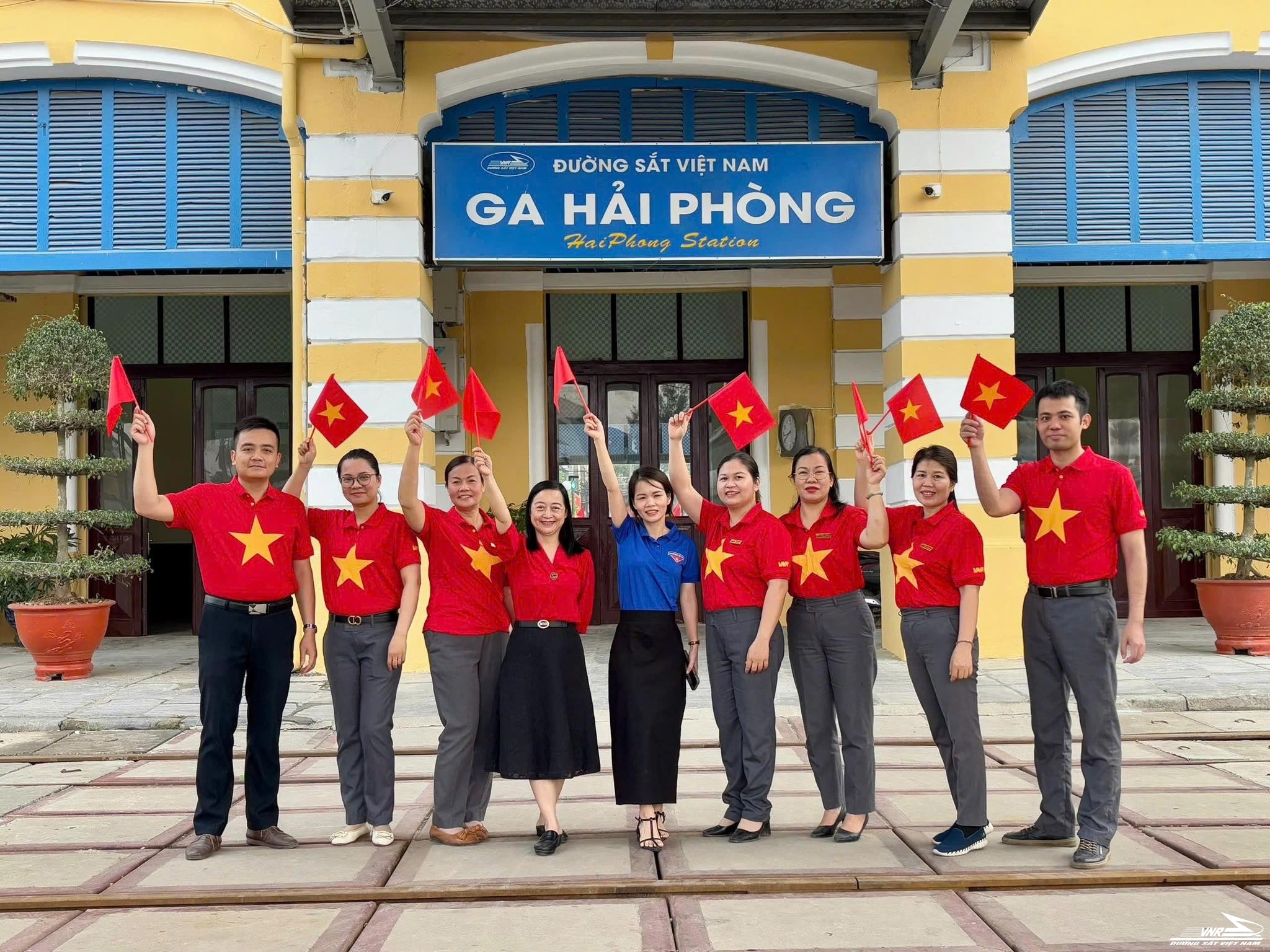 Chạy thử nghiệm đôi tàu đưa đón CBVC Hải Phòng đi làm bằng tàu hỏa