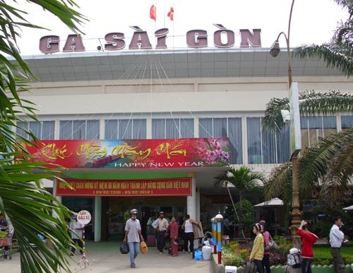Khách mua vé tàu Tết tại Ga Sài Gòn tăng trở lại