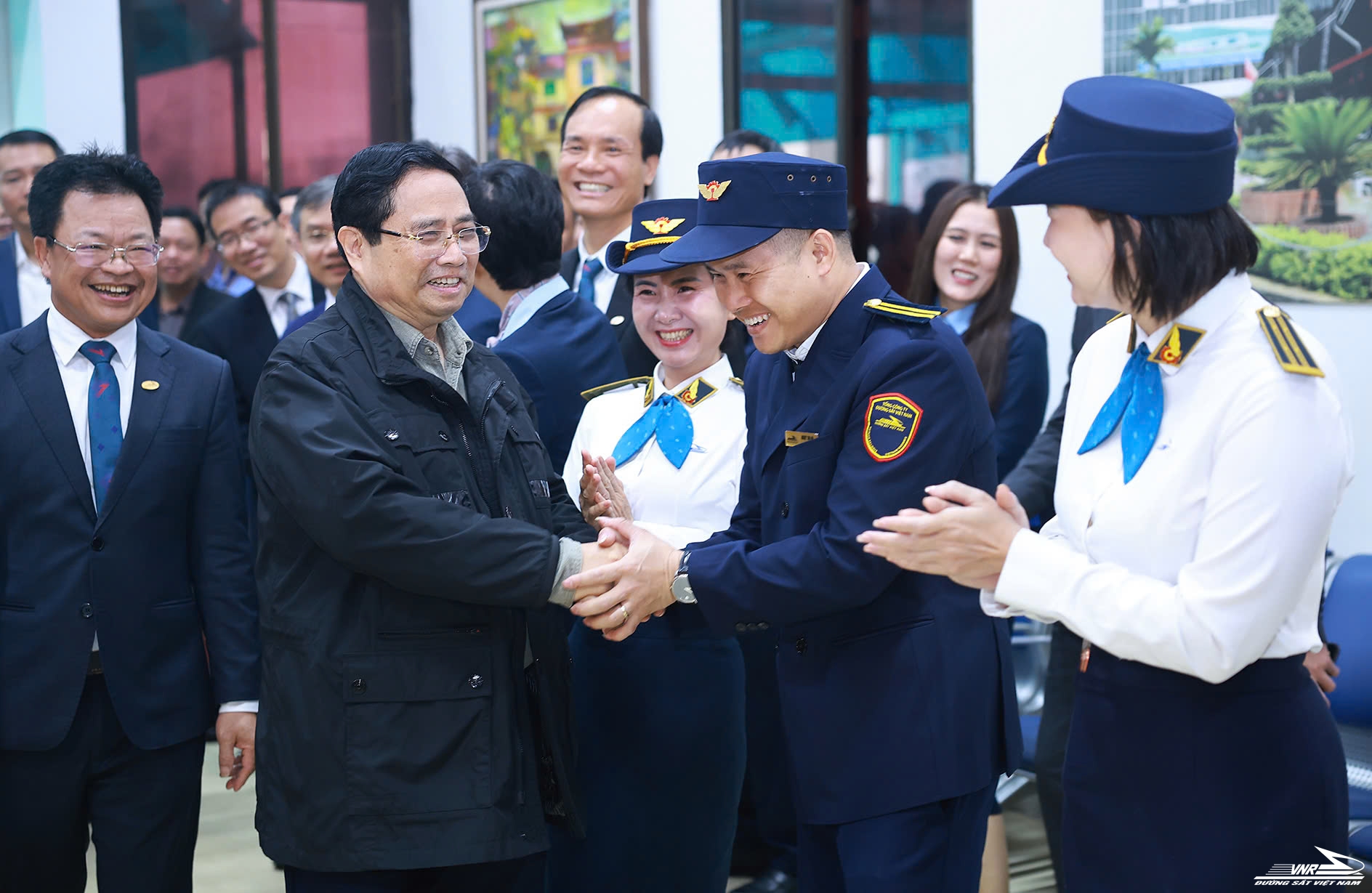 Thủ tướng Phạm Minh Chính kiểm tra công tác phục vụ vận tải dịp Tết tại Ga Hà Nội